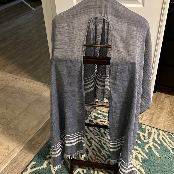 Tommy Bahama Accessories - Tommy Bahama Ladies Fringed Ruana Wrap